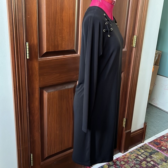 Michael Kors   Simply elegant  Long sleeve Scoopneck/ gold accents Dress  Size S - Picture 7 of 13